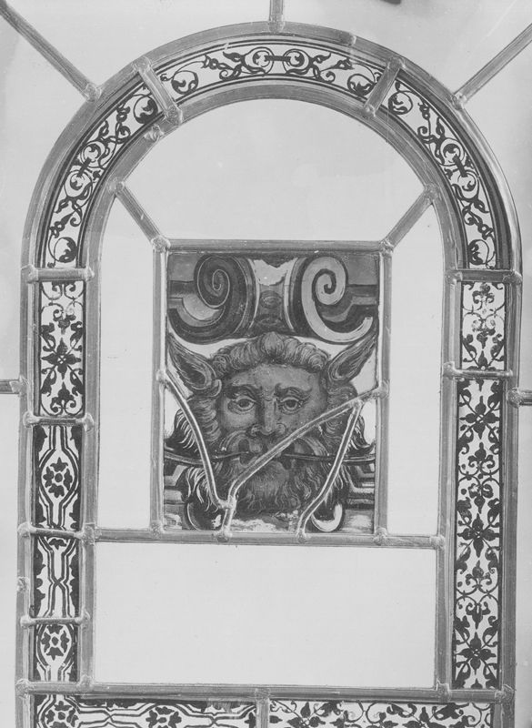 Fragments des vitraux primitifs de la collégiale (de 1415- ca1800)