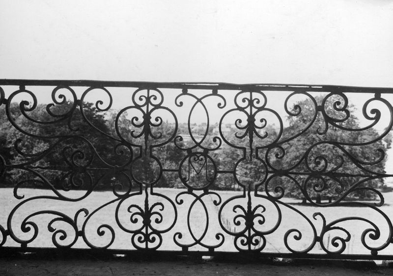 balcon / Château de Belle-Maison