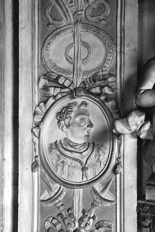 bas-relief[sculpture] / Château de Belle-Maison