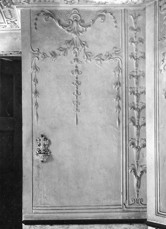 bas-relief[sculpture] / Château de Belle-Maison