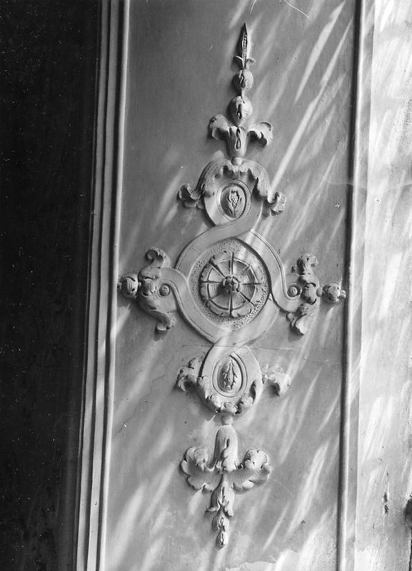 bas-relief[sculpture] / Château de Belle-Maison