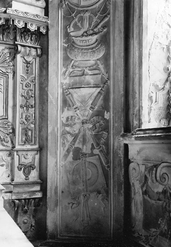 bas-relief[sculpture] / Château de Belle-Maison