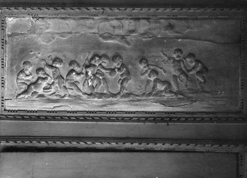 dessus-de-porte[décoration] / Château de Belle-Maison
