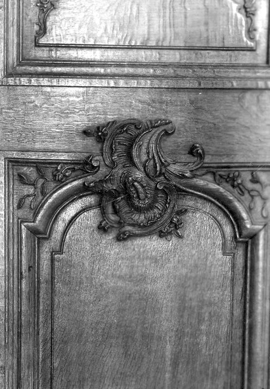 porte à deux battants / Palais du Gouvernement Provincial[ancien Palais des Princes-Evêques]
