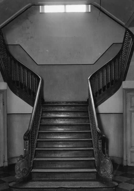 escalier droit / Abbaye de Solières[ancienne]
