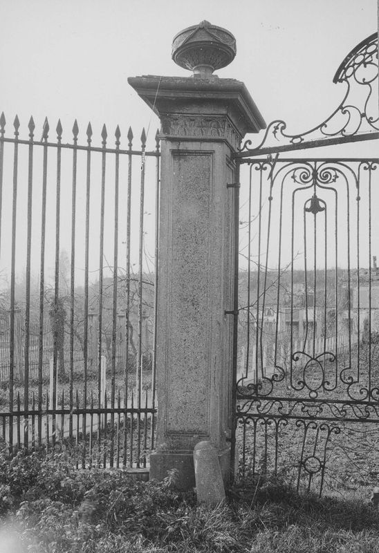 grille[élément d'architecture] / Château de Zomberg