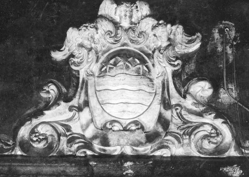 fronton[ornement] / Refugiehuis van de priorij van Waarschoot