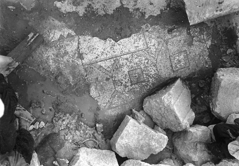 Site archéologique d'Apamée/Apamea: mosaïques des portiques de la Grande Colonnade in situ