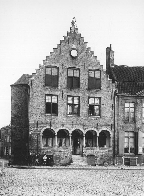 "Hoge Wacht"
vroeger gebouw van de nachtwacht
heden Kamer voor Handel en Nijverheid