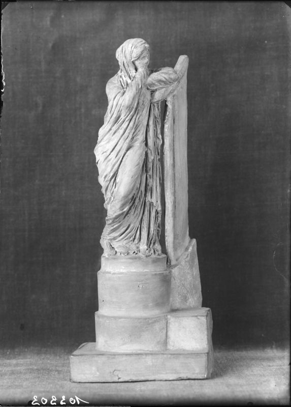 Pilastre avec figure