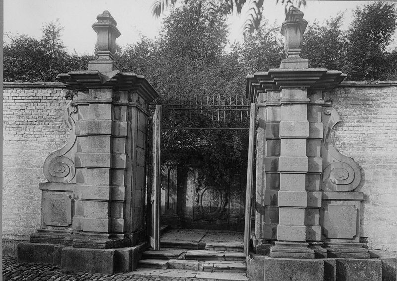 Escalier monumental d'accès aux jardins étagés à la française