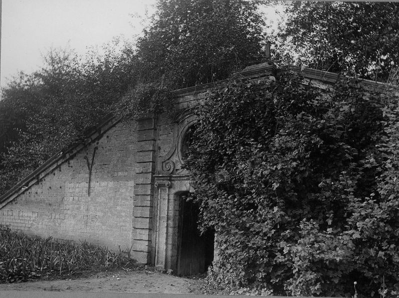 Escalier monumental d'accès aux jardins étagés à la française