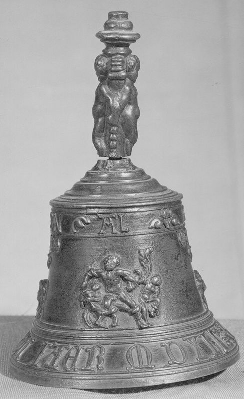 clochette / Museum Mayer van den Bergh