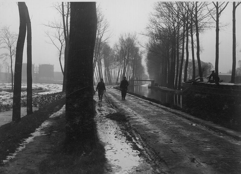Vue sur le canal Bruxelles-Charleroi à hauteur du lieu-dit Bistebroeck  vers
1920