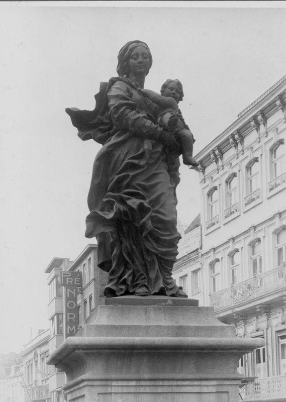 Fontaine de la Vierge de Vinâve-d'Ile