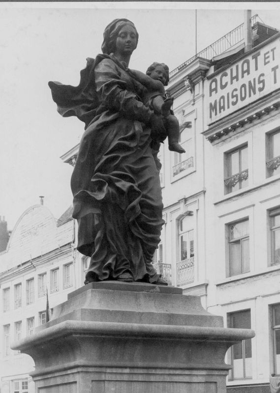 Fontaine de la Vierge de Vinâve-d'Ile