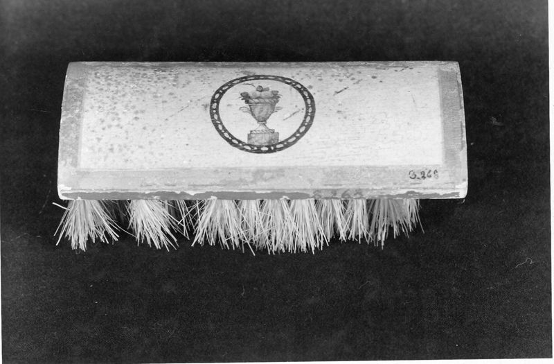 brosse à habits / Musée d'Ansembourg