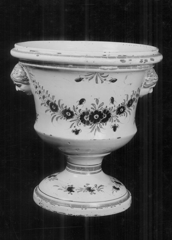 cache-pot / Musée Curtius