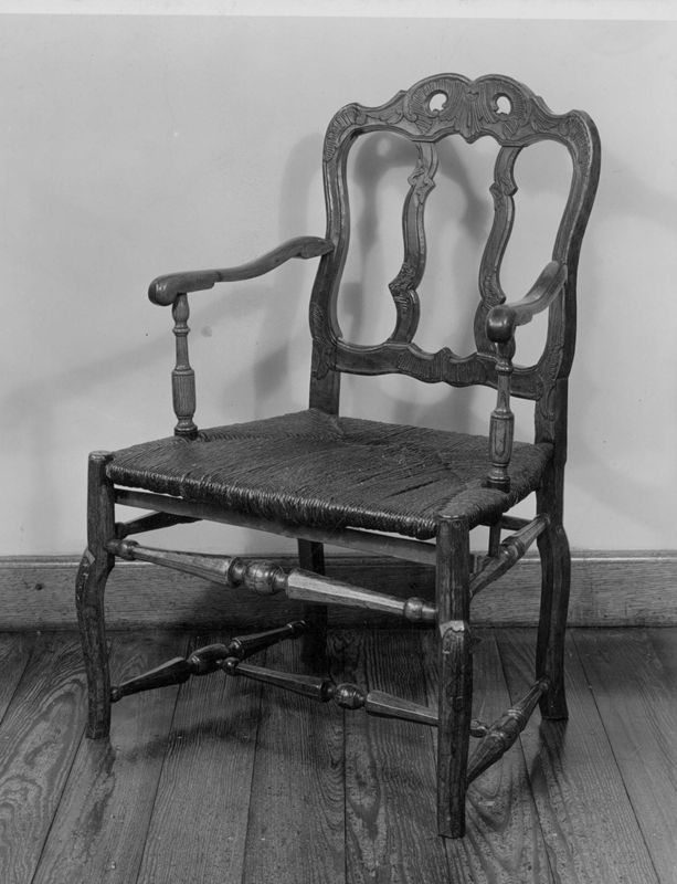 fauteuil[meuble] / Couvent des Filles de la Croix[rue Saint-Gilles]