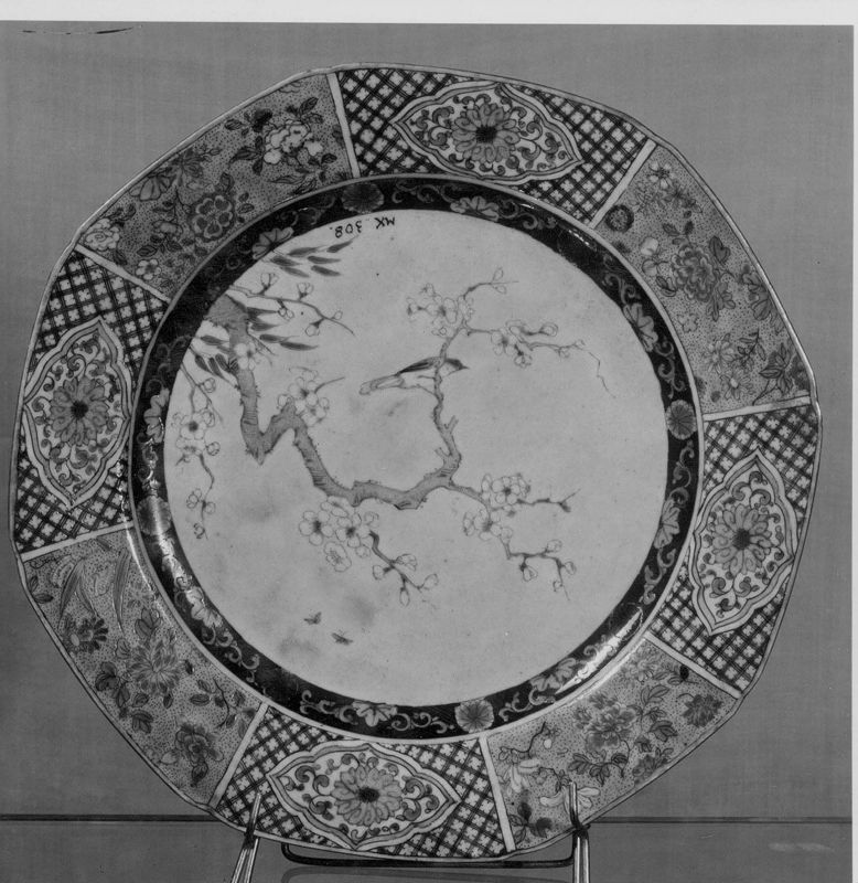 Assiette octogonale à décor coréen