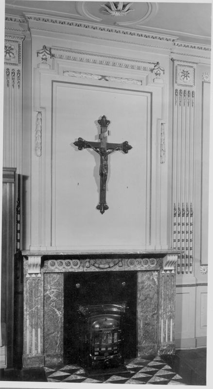 cheminée[élément d'architecture] / Maison, Place Saint-Jacques, n° 8