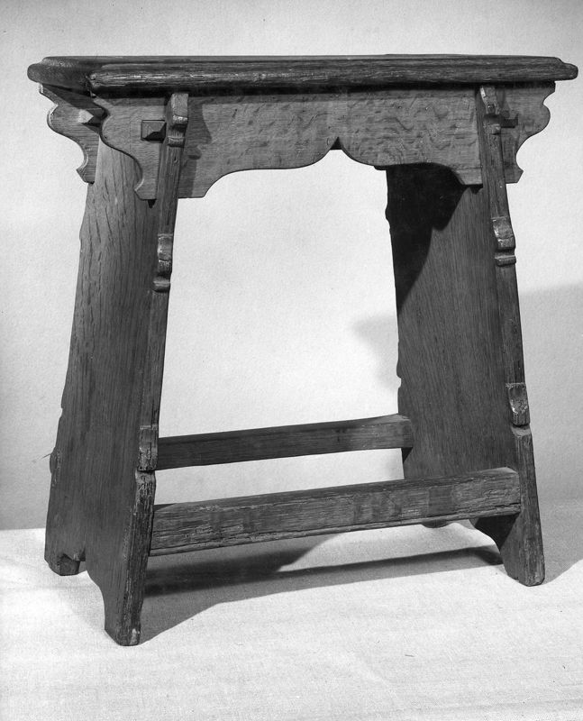 escabeau[petit banc] / Musées Royaux d'Art et d'Histoire
