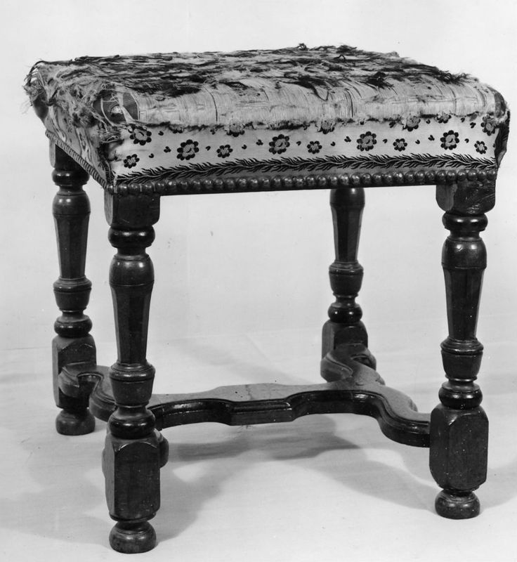 tabouret / Musées Royaux d'Art et d'Histoire