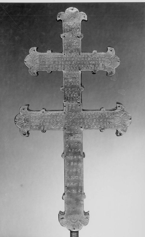 Croix à double traverse avec reliques de sainte Ode