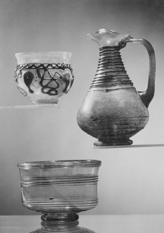 Vase sur pied
