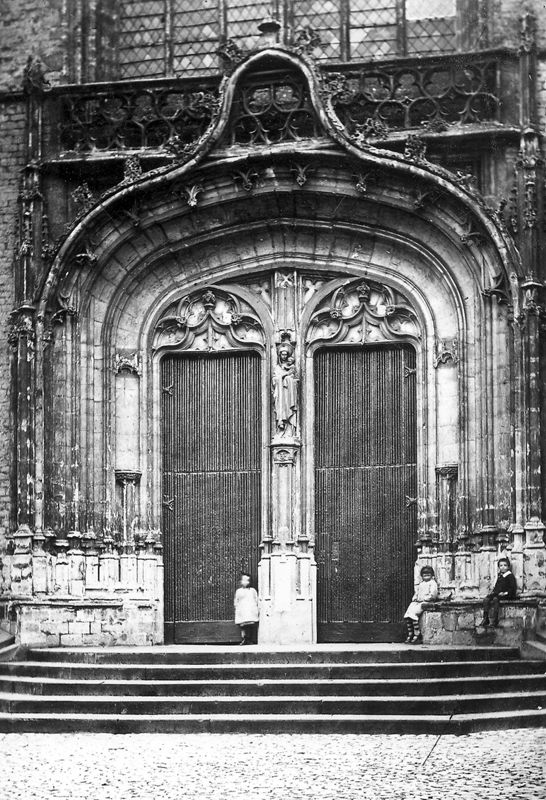 encadrement de porte / Kerk O.L.Vrouw over de Dijle