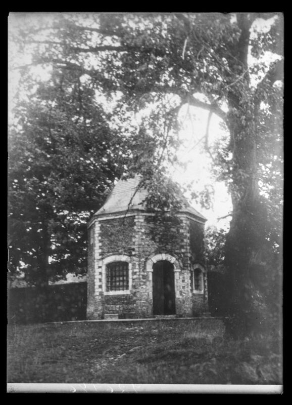 chapelle[bâtiment] / Kapel van de Zaligmaker