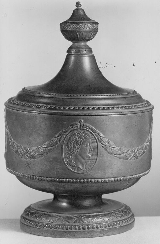 pot à tabac / Museum Mayer van den Bergh