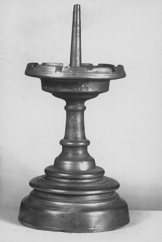 chandelier d'église / Museum Mayer van den Bergh