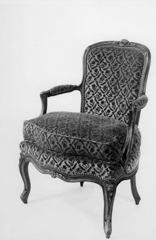 Fauteuil type "bergère"