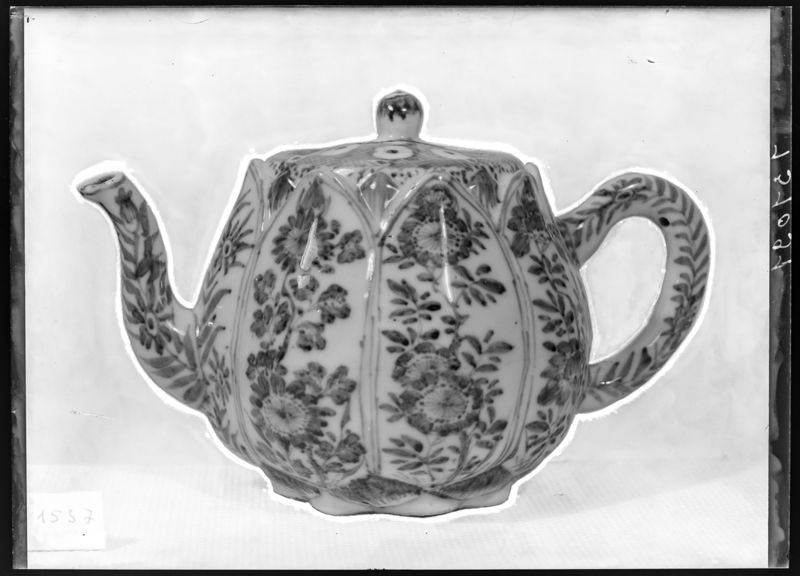 Theepot in de vorm van een lotusbloem