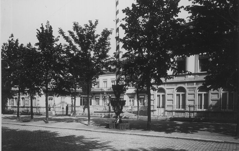 Musée de la ville d'eaux et du cheval (ancienne Villa de la Reine Marie-Henriette, ancien Hôtel du Midi)