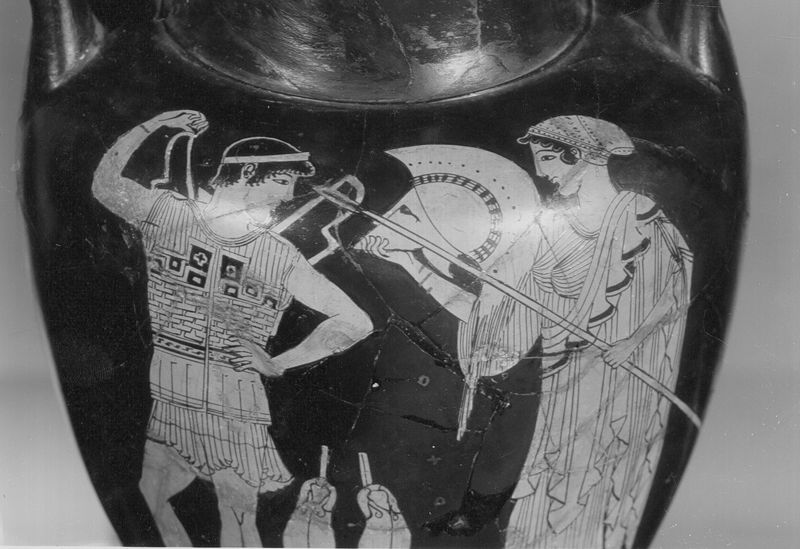 Amphore à figures rouges figurant la préparation des hoplites