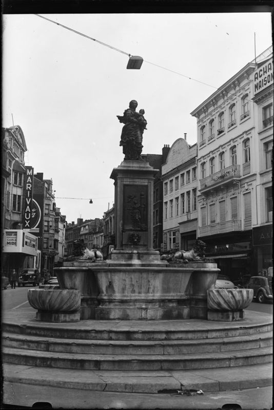Fontaine de la Vierge de Vinâve-d'Ile