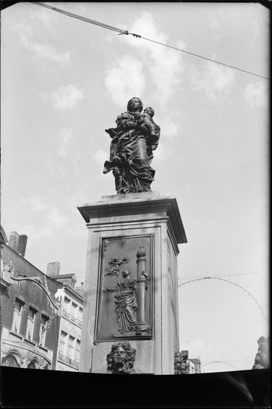Fontaine de la Vierge de Vinâve-d'Ile