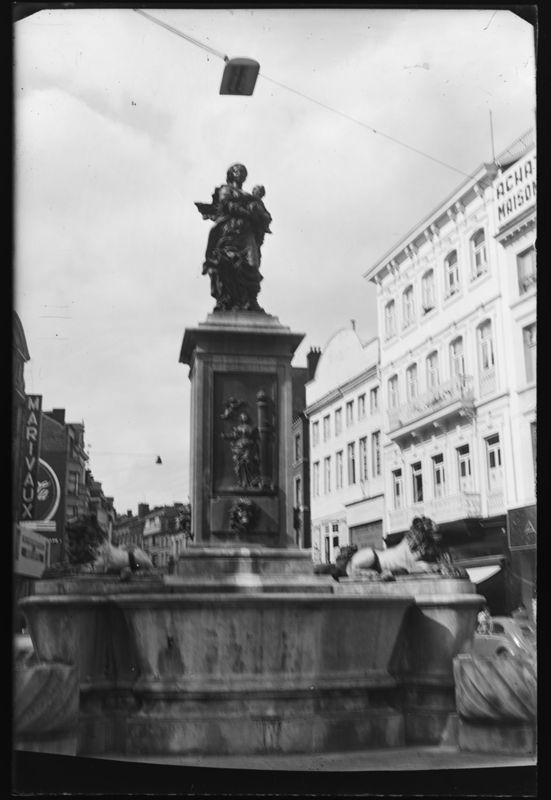 Fontaine de la Vierge de Vinâve-d'Ile