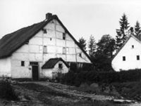 B003047