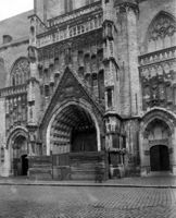 B003852