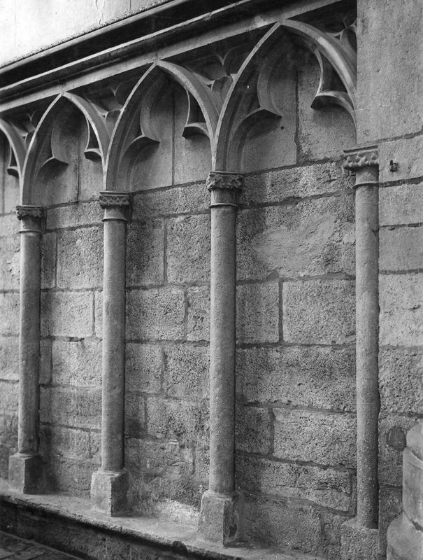 arcade et arcature aveugle / Eglise Saint-Martin[Liège]