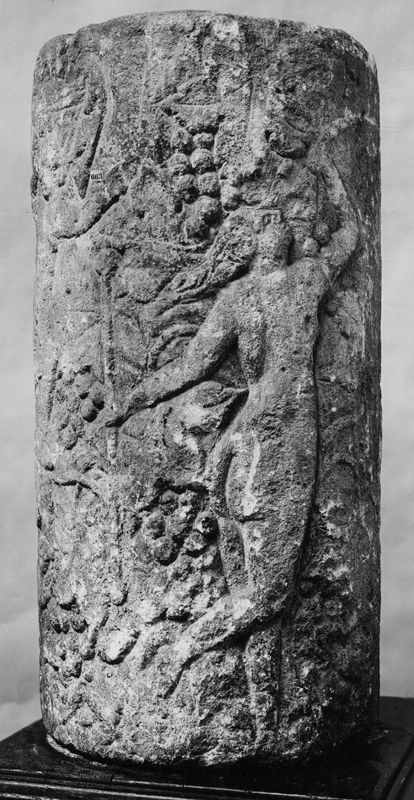 Tambour de colonne avec une scène bachique