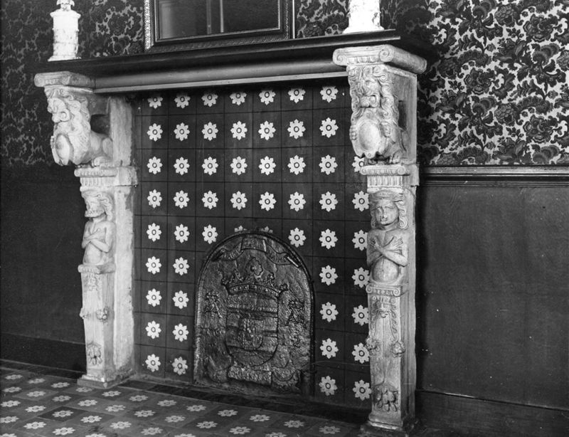 cheminée[élément d'architecture] / Maison Bouillon