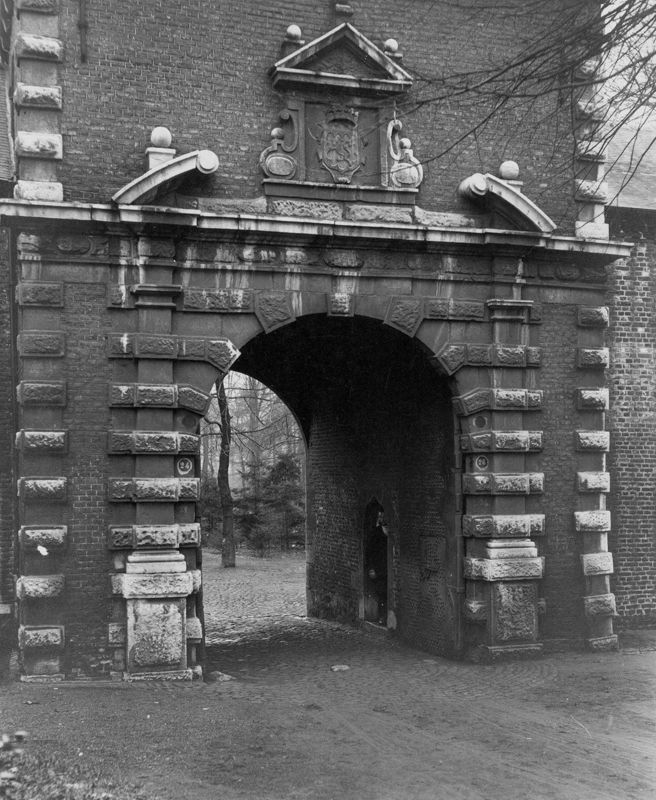 porche / Château[ancien château Houtart)