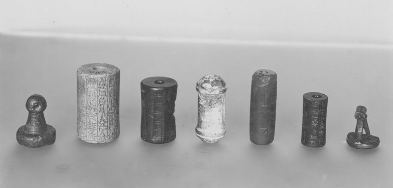 sceau cylindrique / Musées Royaux d'Art et d'Histoire