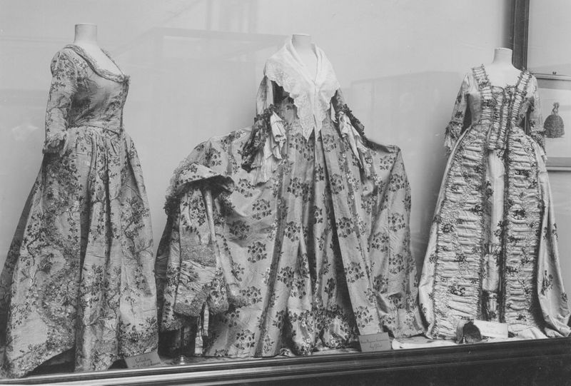 robe / Musées Royaux d'Art et d'Histoire