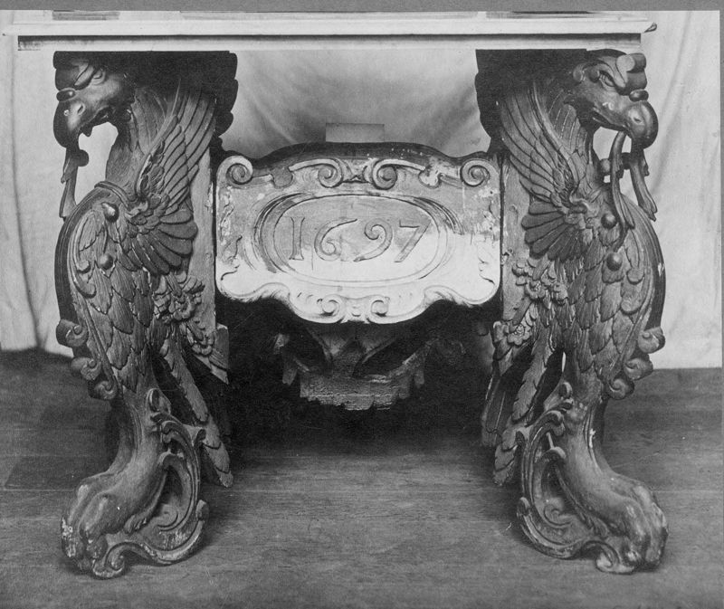 table[meuble] / Musée Curtius