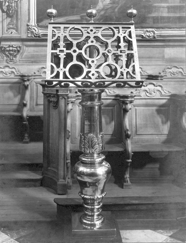 lutrin de choeur / Cathédrale Saint-Aubain